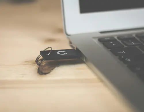 Quitar tu USB no borra tus archivos: Desmintiendo una de las creencias populares de la computación