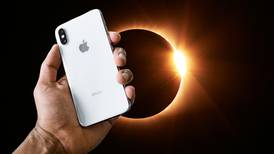 “Todavía no lo pago”: Joven dañó su iPhone nuevo por grabar el eclipse 