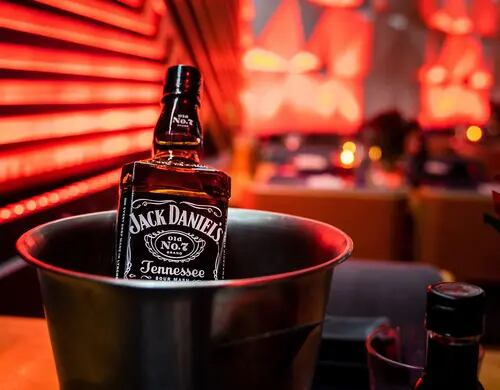 Jack Daniel’s solicita patente para el metaverso: ¿Ofrecerá tragos de whiskey en NFT?