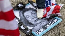 Nancy Pelosi es llamada "traficante de guerra" por manifestantes en Taiwán