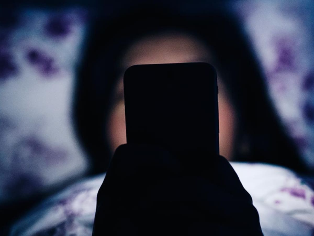 Consejos urgentes de Profeco para no usar tu celular antes de dormir