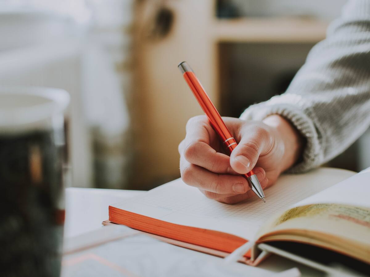 Inteligencia artificial puede generar un texto, pero no ser un "artesano" de la escritura