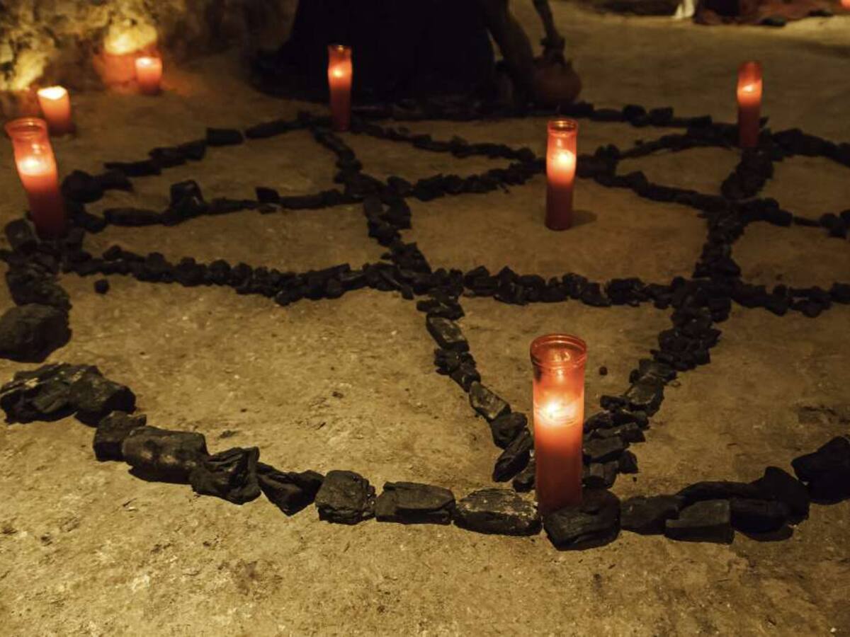 Imágenes creadas por IA de niños en ritual satánico causan polémica (VIDEO)