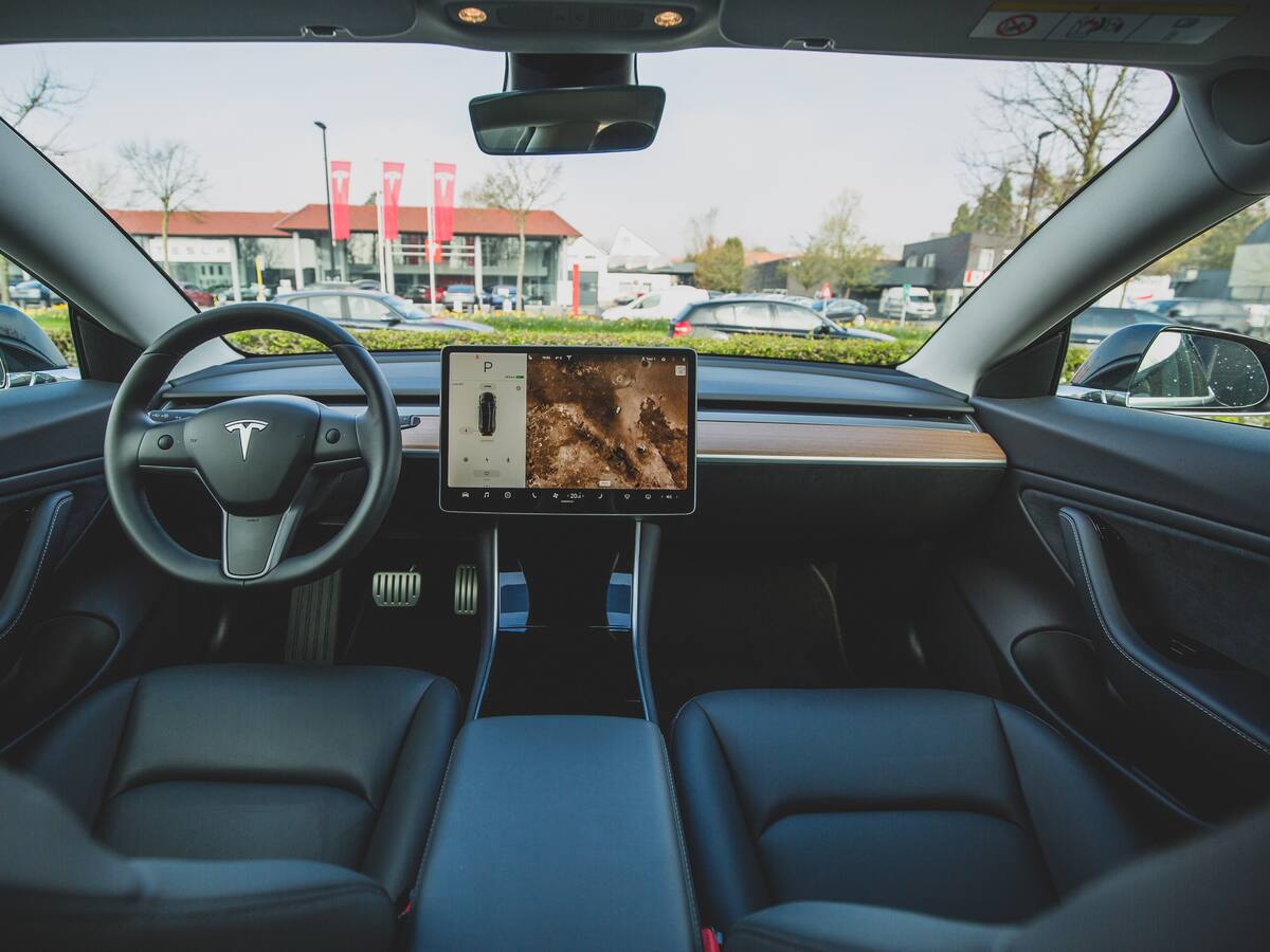 ¿Es segura la conducción autónoma de Tesla? Un exempleado revela los defectos del software