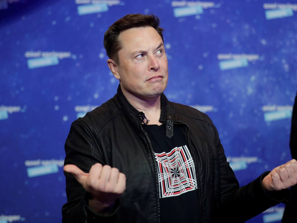 Elon Musk devolverá las cuentas suspendidas a los reporteros, solo si borran los "tuits ofensivos"