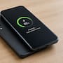 Cómo transferir batería entre celulares sin cables: Equipos compatibles que debes conocer
