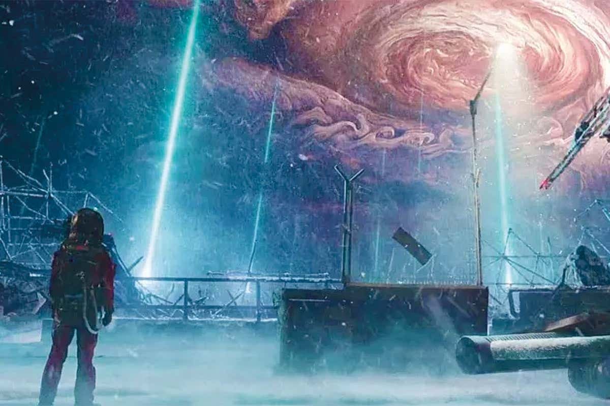 Películas de ciencia ficción como The Wandering Earth han jugado con la posibilidad de que la Tierra sea empujada fuera de su órbita para evitar extinciones ocasionadas por las transformaciones del Sol. Fuente: Netflix.