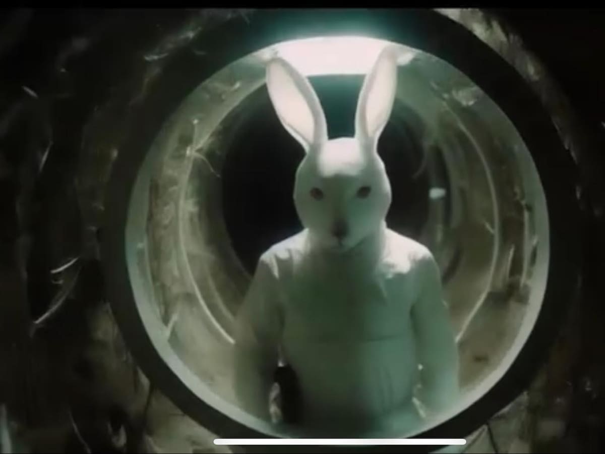 Alicia en la Matrix: la inteligencia artificial ha creado un posible tráiler
