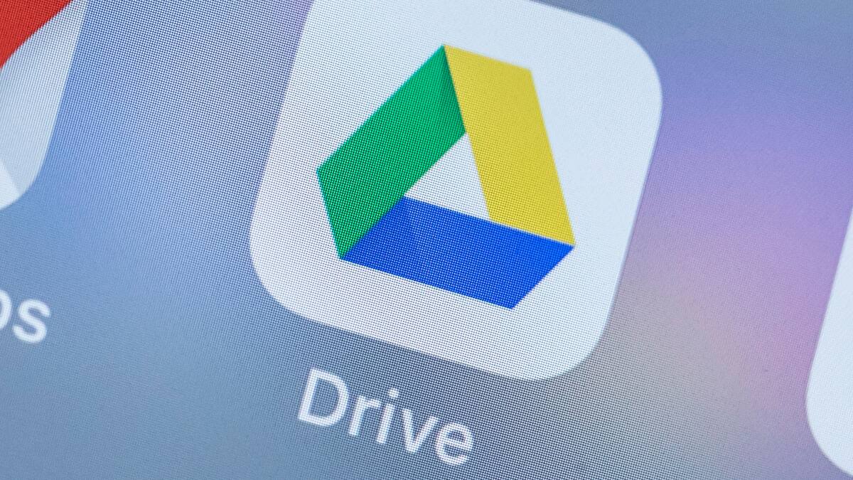Google Drive facilita la conversión gratuita de documentos a PDF, ofreciendo ventajas como menor tamaño y seguridad contra ediciones no autorizadas. ¡Optimiza tus archivos de manera sencilla y accesible!
