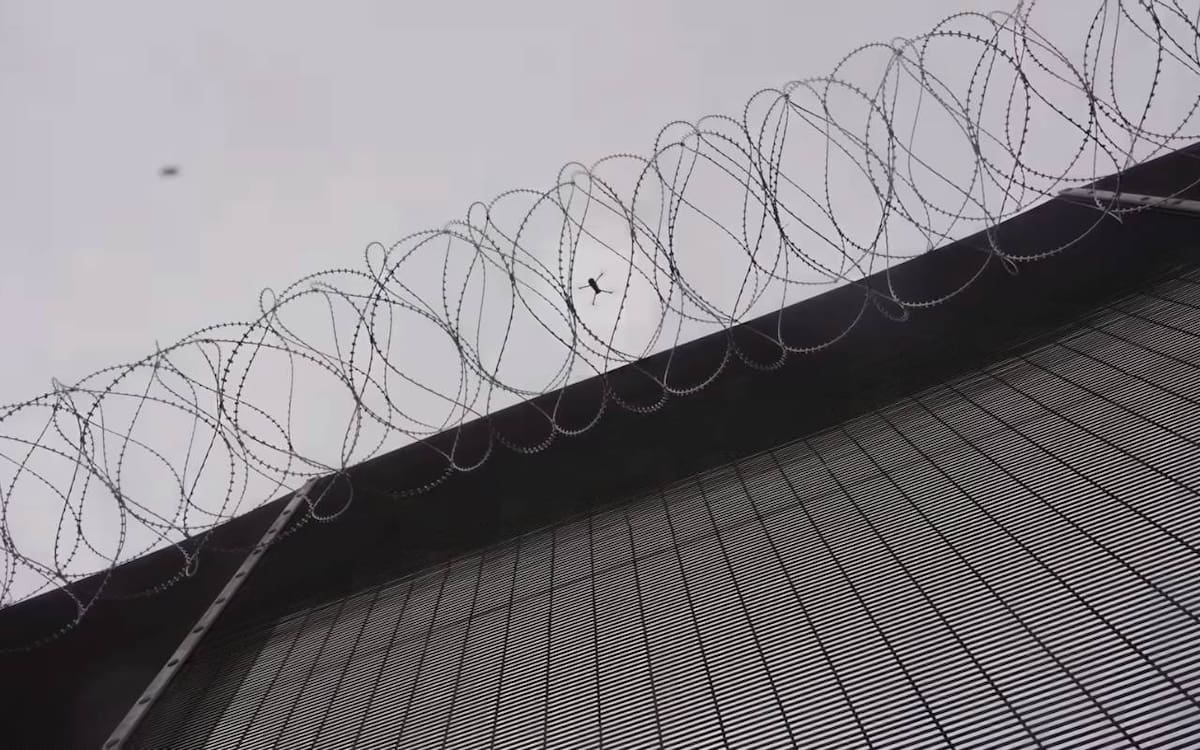 El recinto cuenta con drones más flexibles para monitorear intentos de fuga.