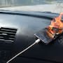 Un celular puede incendiarse al cargarse dentro de un auto por sobrecalentamiento y fallas en baterías de litio, según expertos, y estos son los factores de riesgo que debes evitar en el uso diario