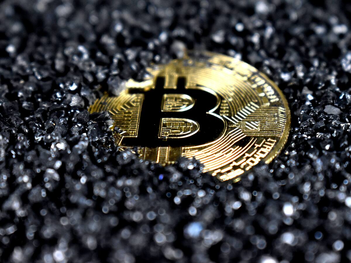 Bitcoin cotiza cerca de los $40,000 ¿a qué se debe esta caída en su precio?