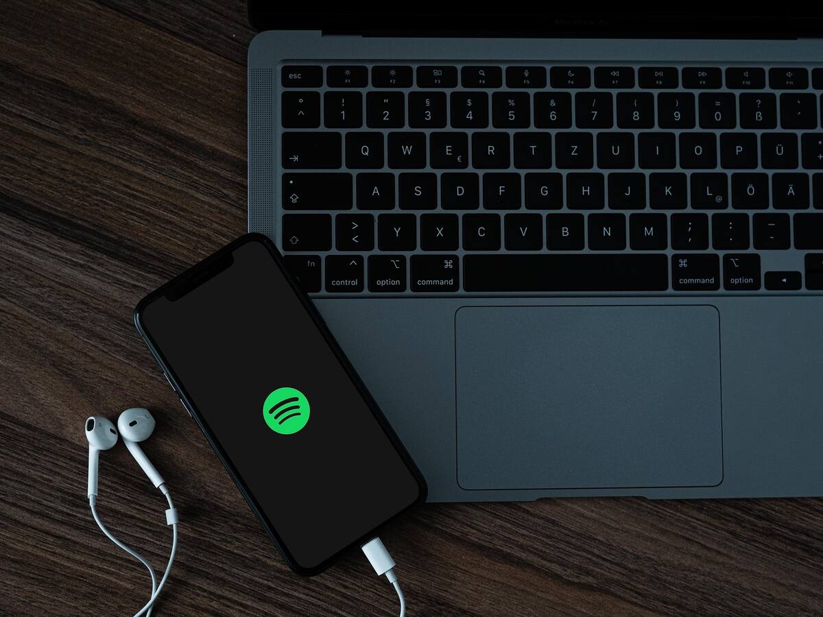 ¿Fraude? Spotify borra miles de canciones hechas con inteligencia artificial