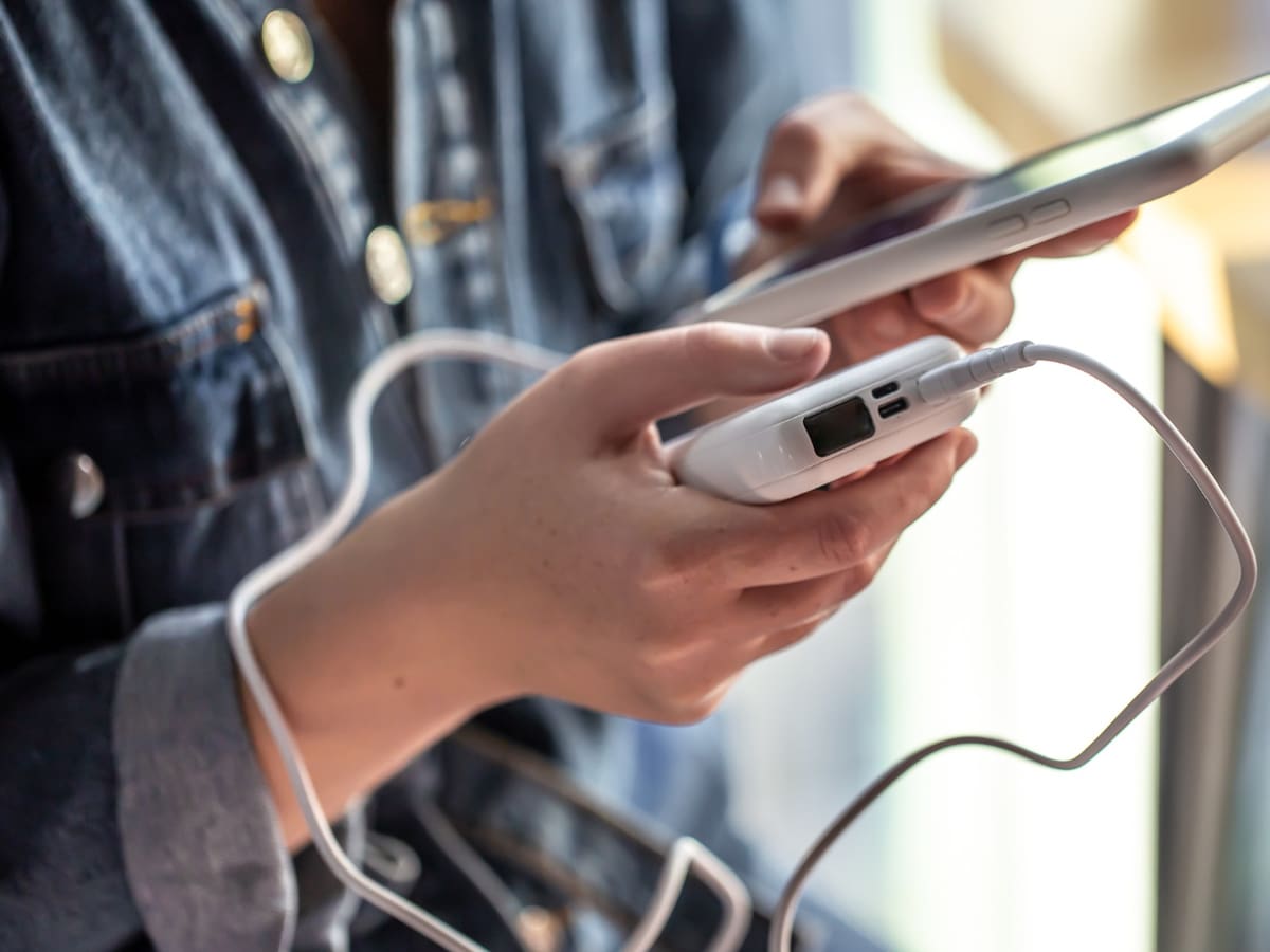 Reiniciar tu teléfono semanalmente y mantenerlo apagado dos minutos ayuda a disminuir el sobrecalentamiento y prolongar la vida de la batería