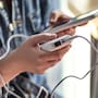 Reiniciar tu teléfono semanalmente y mantenerlo apagado dos minutos ayuda a disminuir el sobrecalentamiento y prolongar la vida de la batería