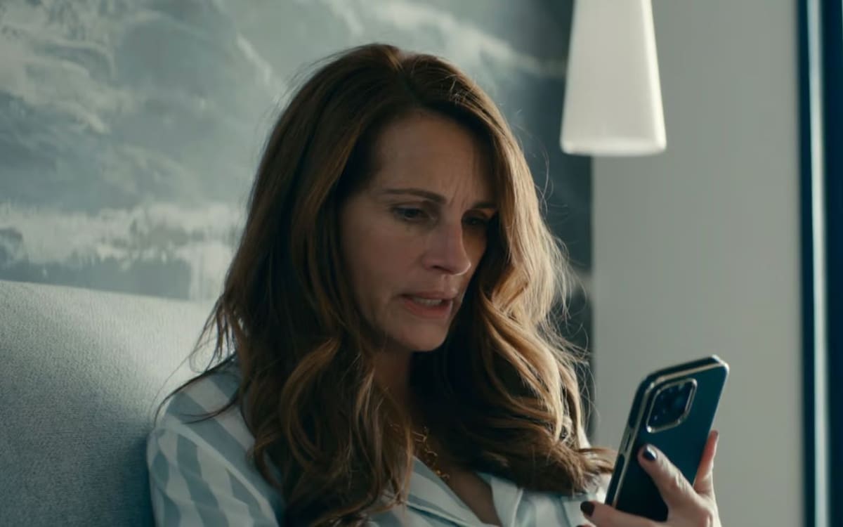 Las consecuencias de una desconexión digital abrupta en la sociedad moderna han sido exploradas en cintas como la reciente "Leave the World Behind". Fuente: Netflix.