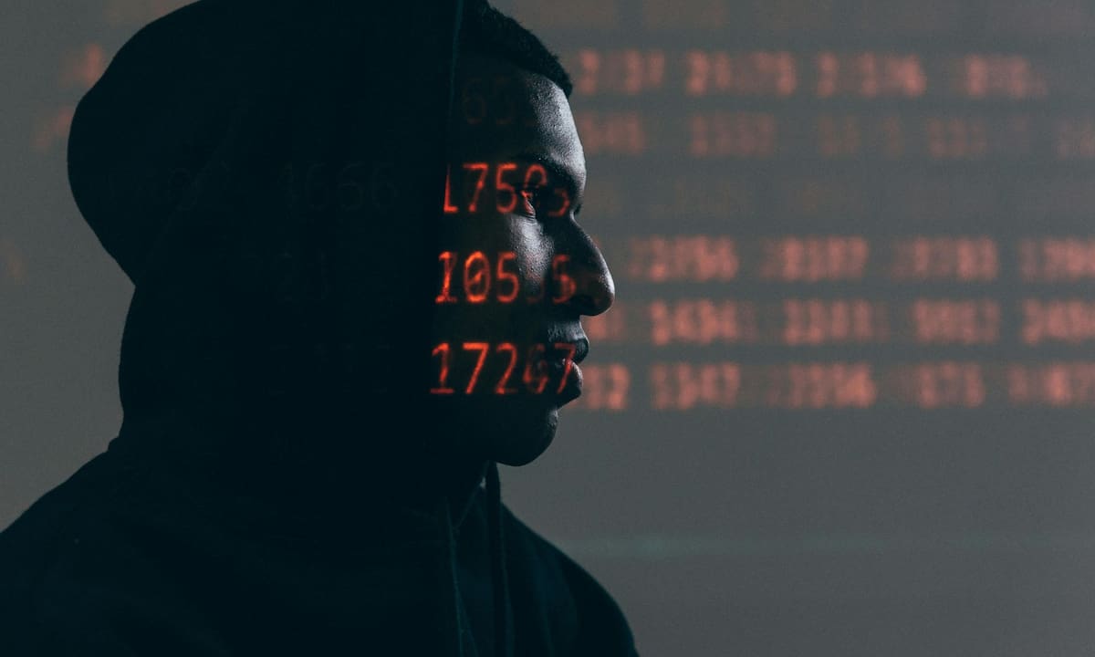 Los ciberdelincuentes ahora usan IA para agilizar la forma en la que roban los datos de cuentas de Internet. | Foto: Pexels