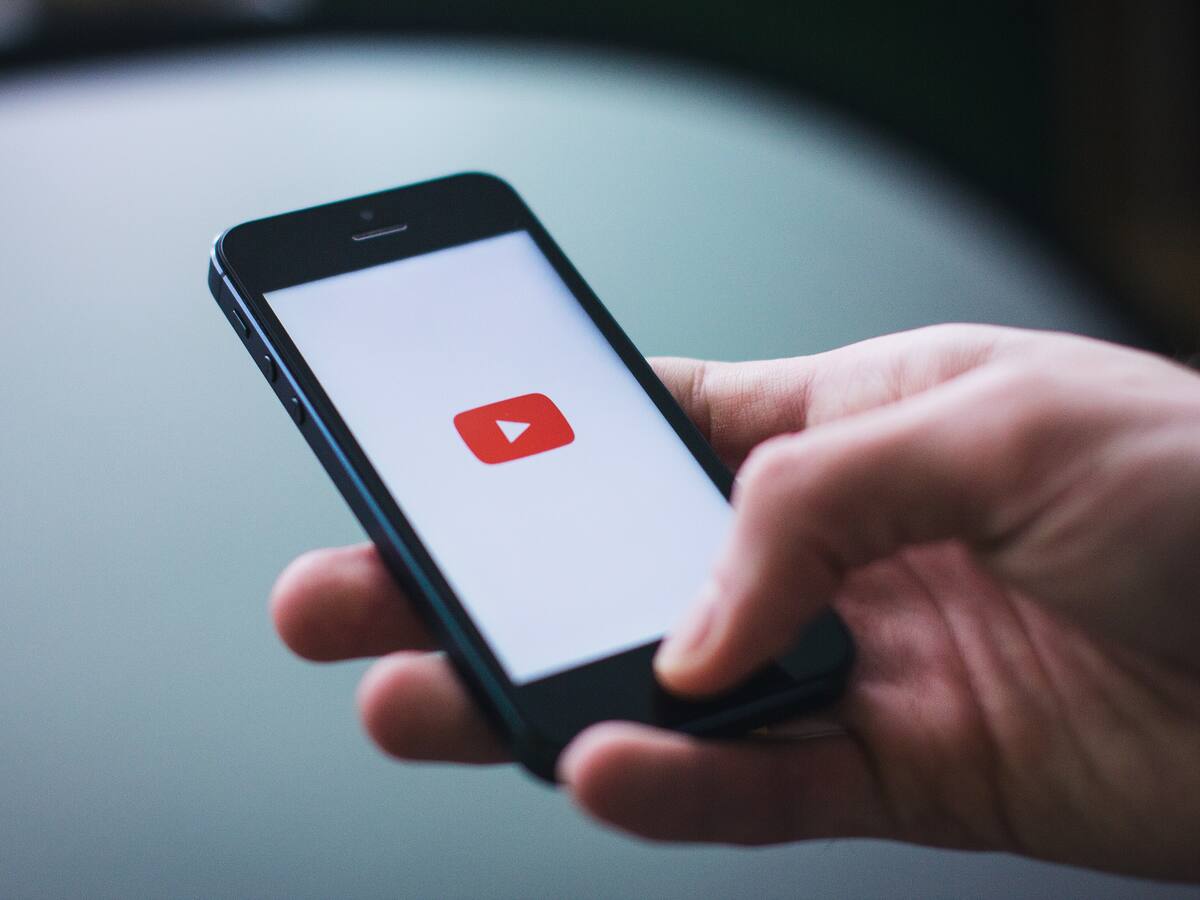 YouTube empleará inteligencia artificial para resumir videos; busca evitar el clicbait