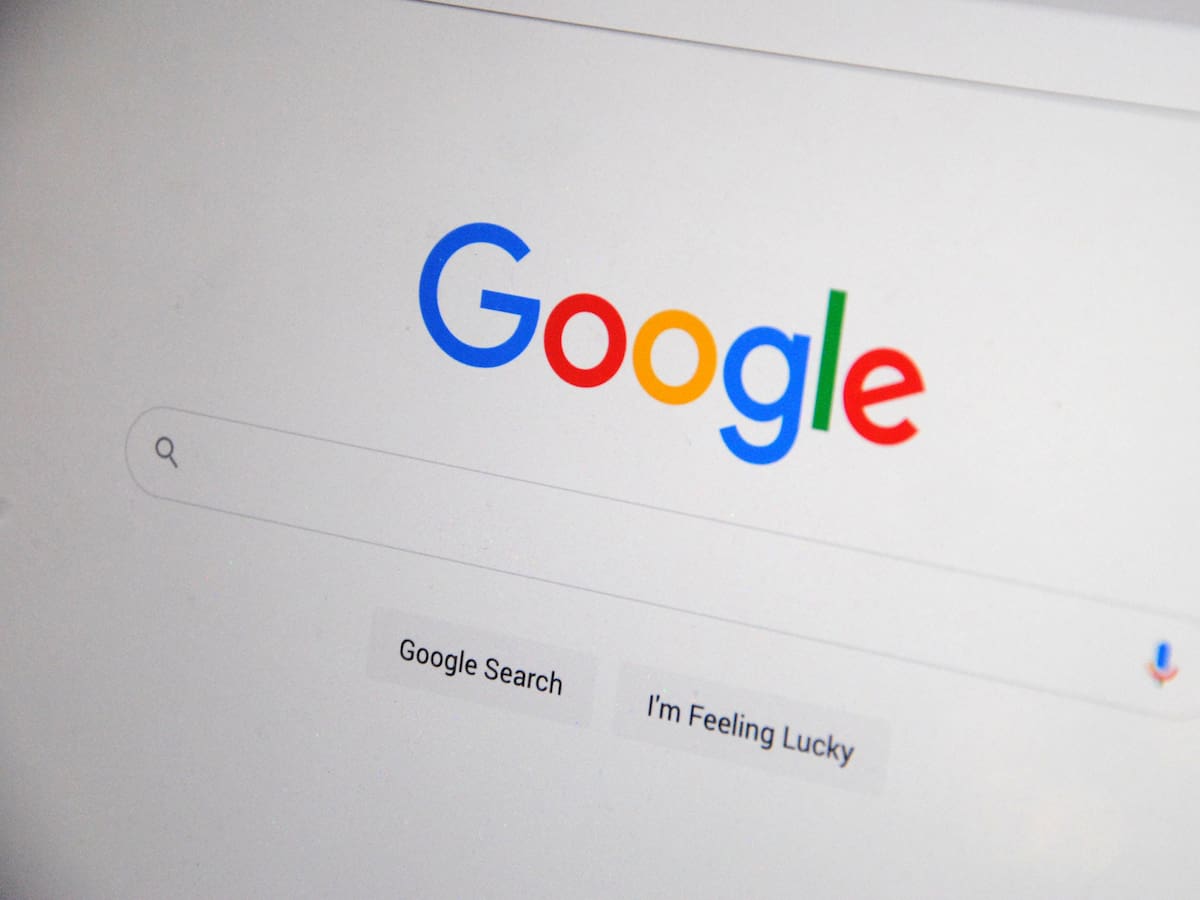 Google usa la inteligencia artificial generativa para mejorar su buscador