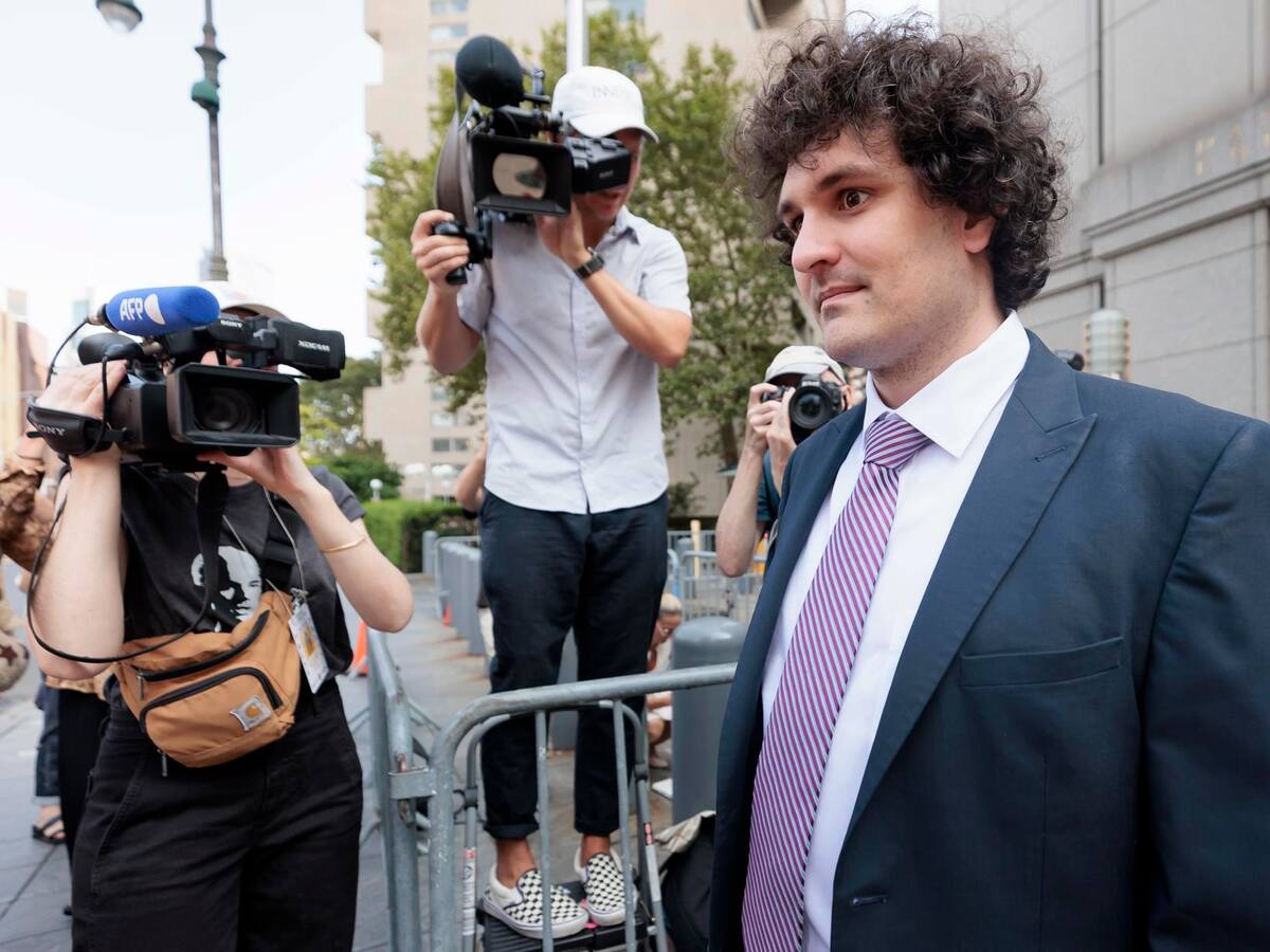Juaz advierte a Sam Bankman-Fried a tomarse en serio el juicio; fiscales buscan revocar libertad