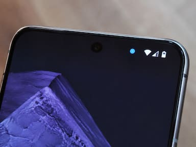 El punto azul en ciertos teléfonos Android señala que una app está accediendo a tu ubicación y te ayuda a identificar accesos a datos sensibles