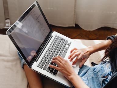 ¿Es perjudicial mantener la laptop enchufada todo el tiempo? Expertos explican el verdadero impacto en la batería