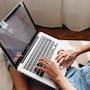 ¿Es perjudicial mantener la laptop enchufada todo el tiempo? Expertos explican el verdadero impacto en la batería