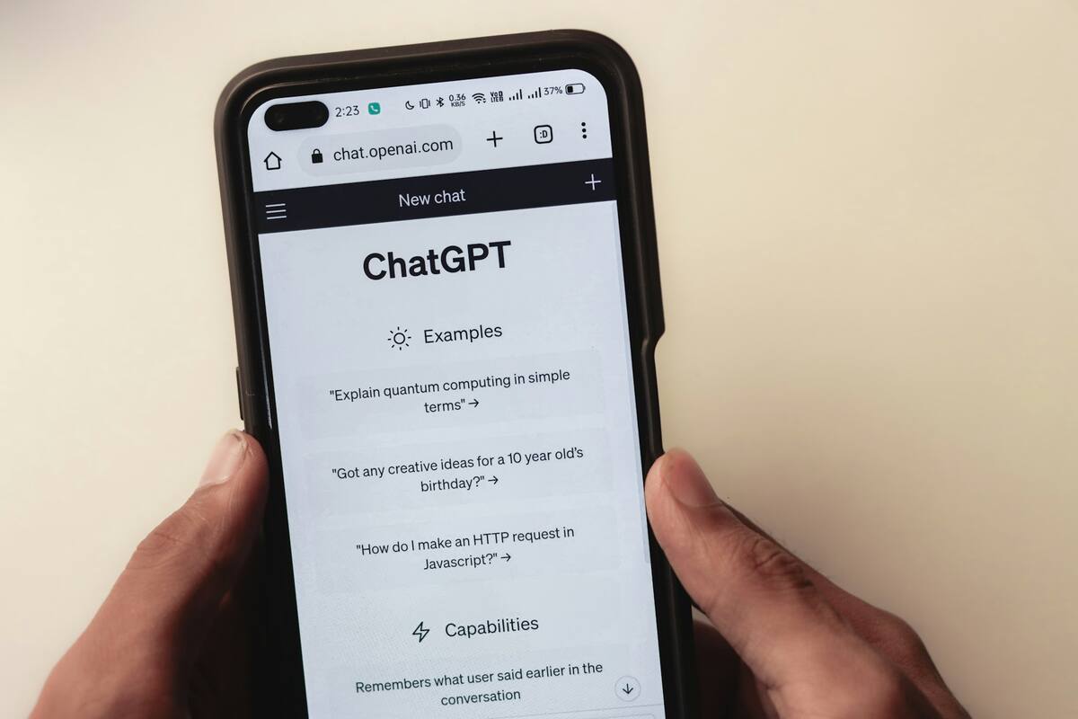 Este caso subraya la importancia de la precisión en la información proporcionada por los chatbots y destaca el compromiso de las empresas con la satisfacción del cliente. Foto ilustrativa/Especial