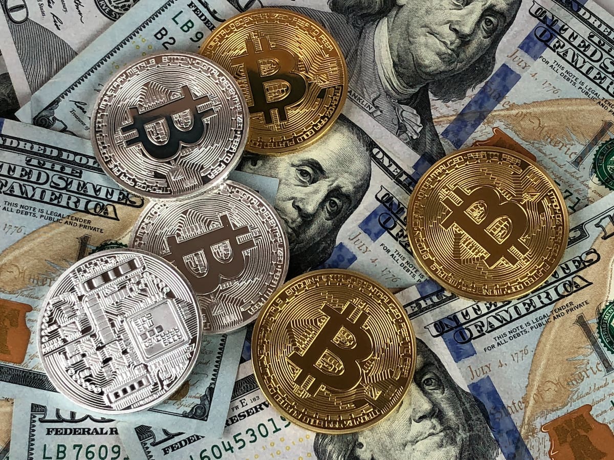 Bitcoin supera los 45 mil dólares: ¿Qué factores impulsan el alza de la criptomoneda?