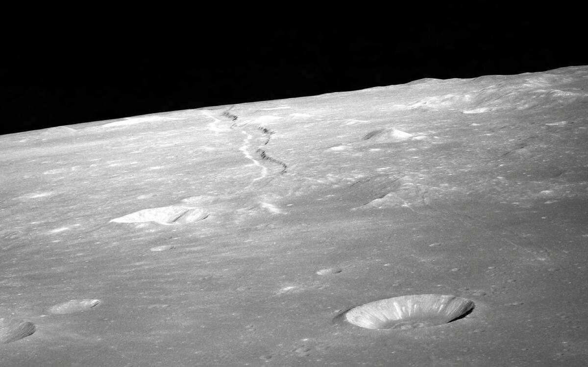 Según el estudio, la Luna está en constante contracción, generando grietas y pliegues en su superficie, un desafío para futuros asentamientos humanos.