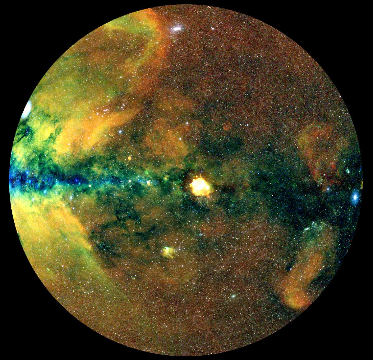 Los rayos X, esa forma de radiación invisible al ojo humano, provienen de gases extremadamente calientes en el espacio. Desde cúmulos masivos de galaxias hasta los restos de supernovas, estos rayos X nos permiten no solo detectar objetos de alta energía como agujeros negros activos, sino también desentrañar la estructura fundamental del universo.