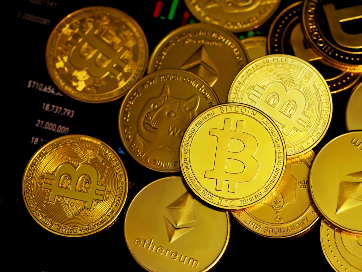Bitcoin y Ethereum se estancan en su valor, mientras otras criptos menores están en alza