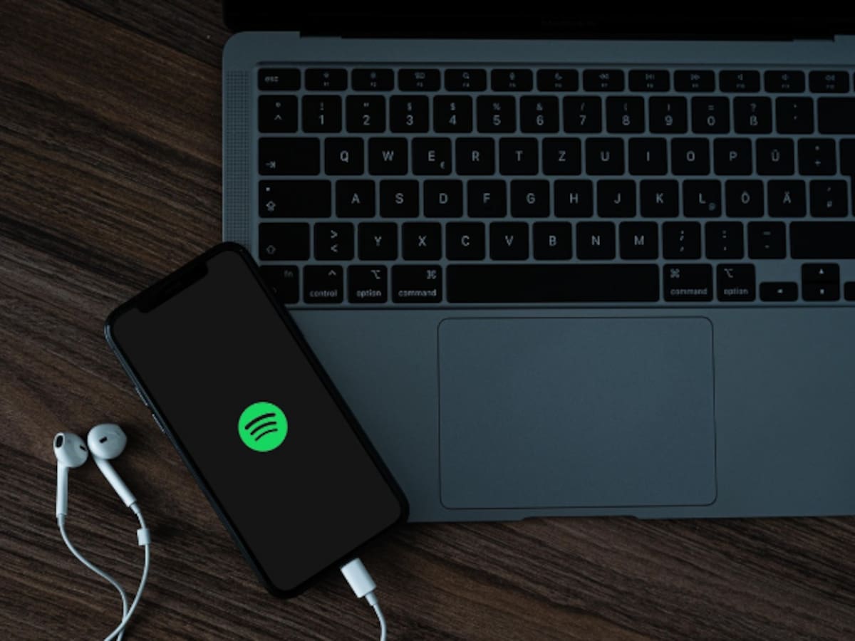 Spotify presenta una nueva función que sincroniza audiolibros con libros físicos