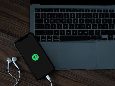 Spotify presenta una nueva función que sincroniza audiolibros con libros físicos