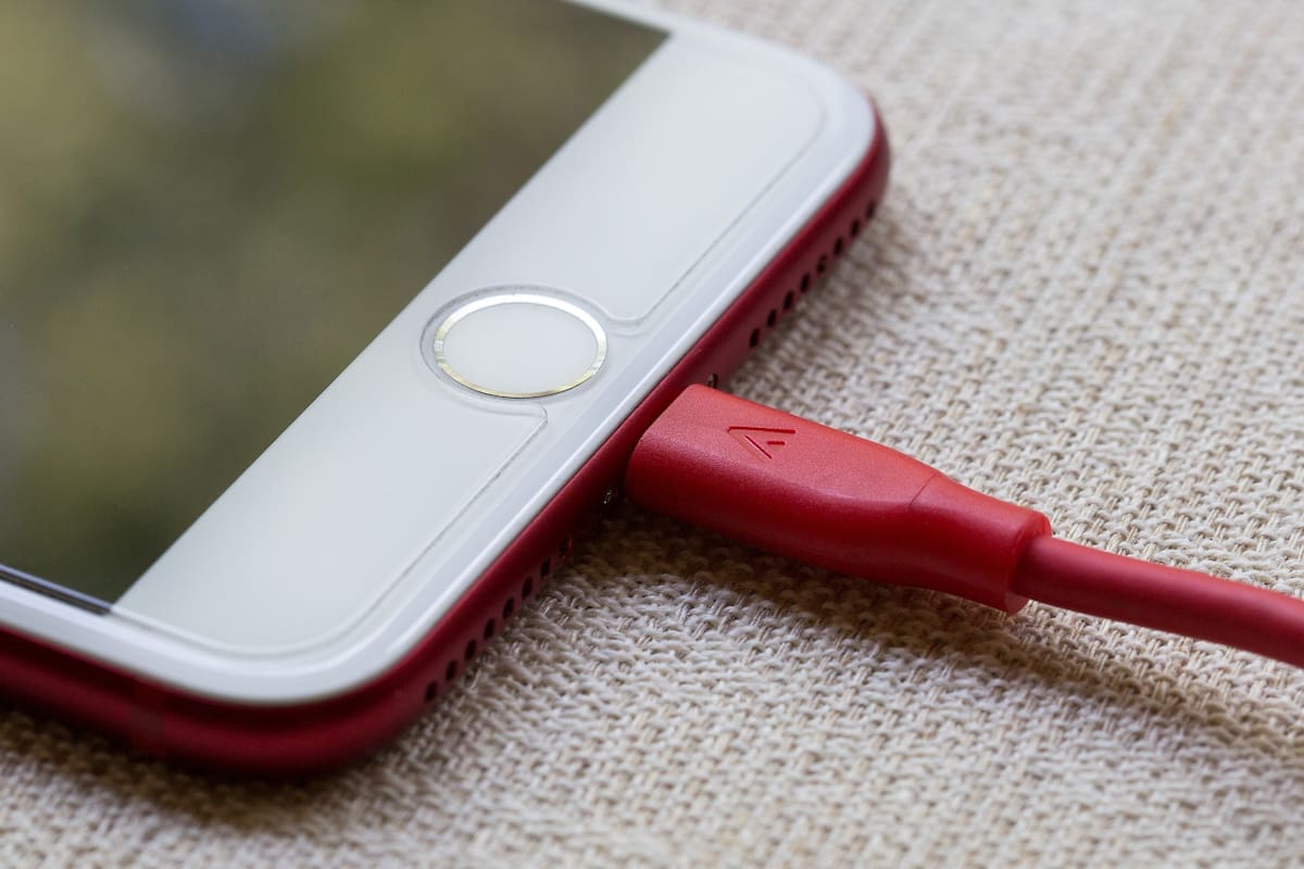 Si el cable o el cargador no tienen la potencia necesaria, el celular no podrá obtener la carga de forma rápida como se espera. | Foto: Pixabay
