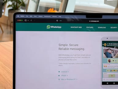 WhatsApp Web incorpora llamadas y videollamadas desde el navegador con transferencia entre dispositivos, video HD y cancelación de ruido, sin necesidad de descargar la aplicación