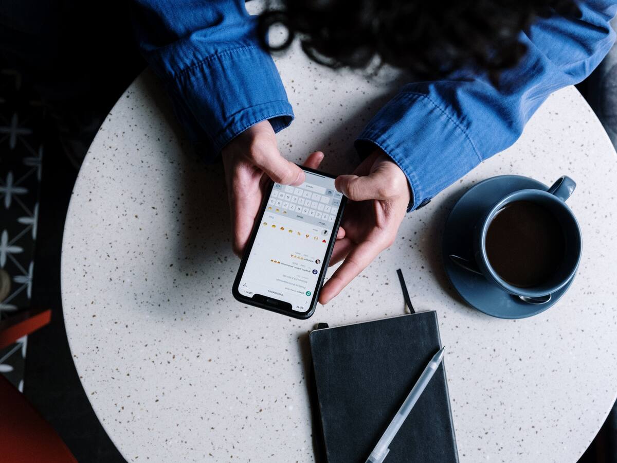 ¿Cómo crear stickers de WhatsApp para Halloween?