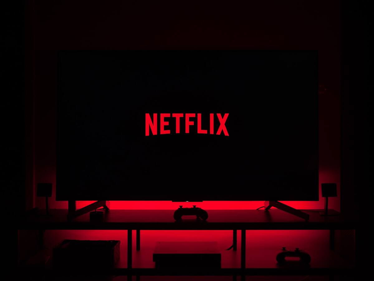 Netflix recorta gastos tras pérdida de subscriptores