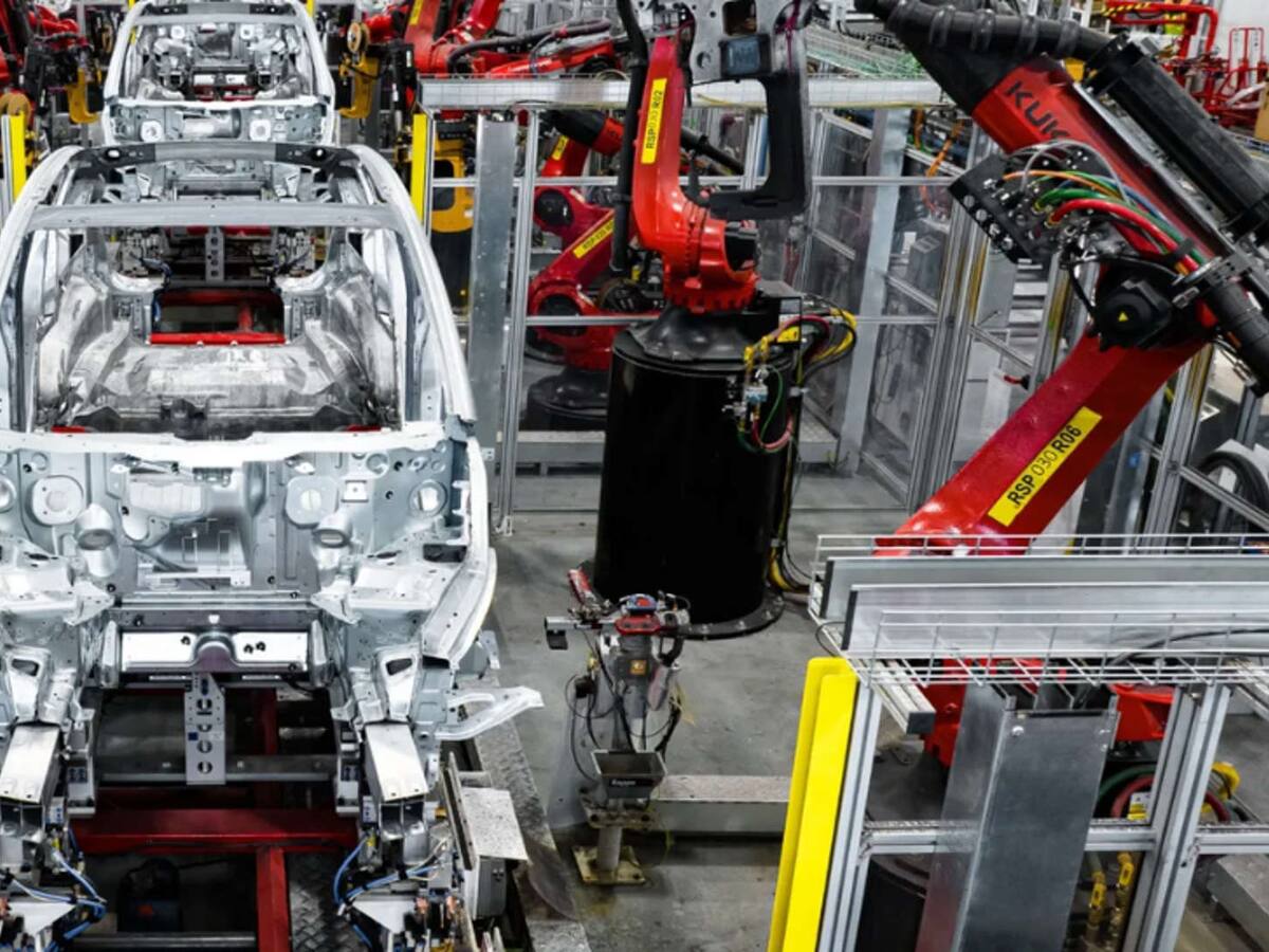 Robot de Tesla ataca a ingeniero y lo deja gravemente herido