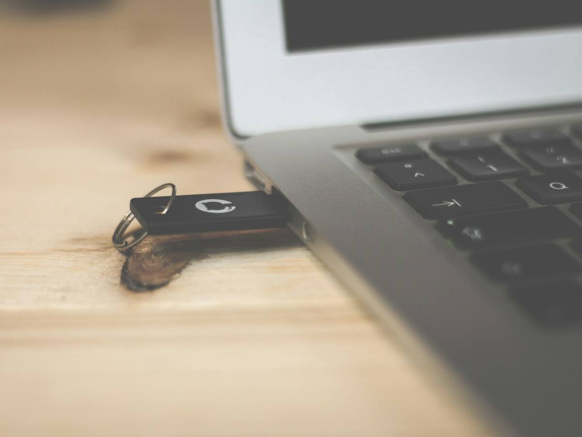 Quitar tu USB no borra tus archivos: Desmintiendo una de las creencias populares de la computación