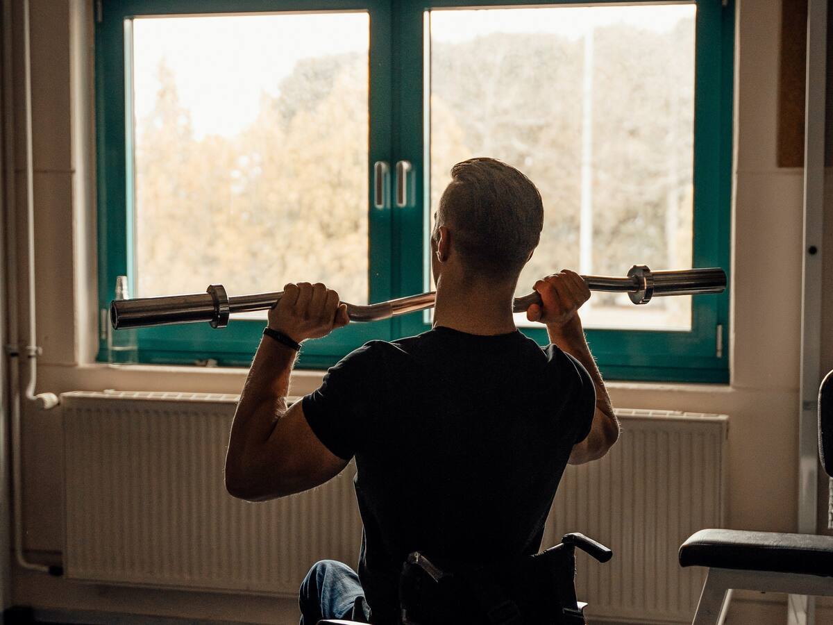 Insólito: inteligencia artificial permite que un hombre tetrapléjico vuelva a caminar