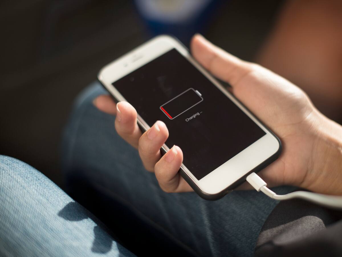 Por qué se calienta el cargador de tu celular: Las 6 causas más comunes y las recomendaciones para evitar daños en la batería y el dispositivo