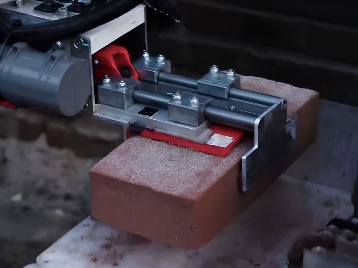 Robot es capaz de poner 100 ladrillos por hora con precisión “humana”, ¿reemplazará a los albañiles?