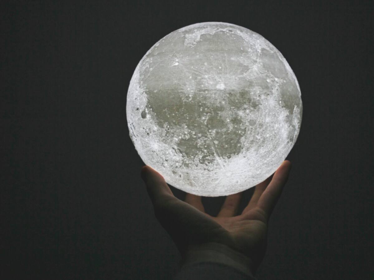 La Luna se hace más pequeña, reveló estudio