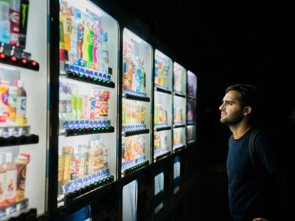 Reconocimiento facial llegará pronto a máquinas expendedoras, según experto