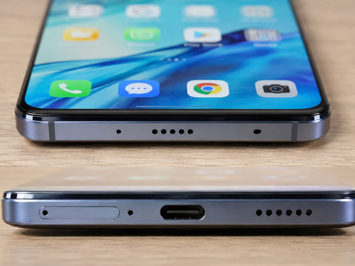 ¿Para qué se utilizan los orificios en los teléfonos móviles? Conoce su función poco reconocida por los usuarios