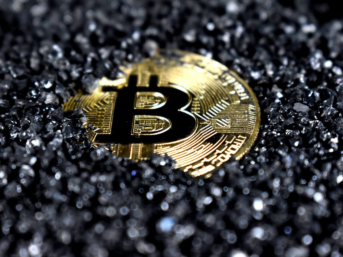 Bitcoin retrocede una vez más en el mes ¿logrará remontar?