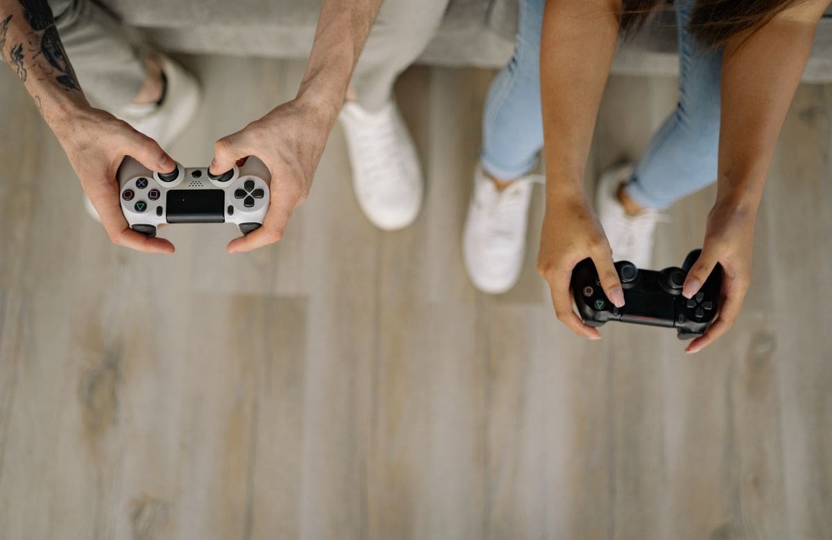 Hasta ahora los videojuegos se mantienen en formato físico, pero Sony quiere apostar por la digitalización total de sus videojuegos. | Foto: Canva