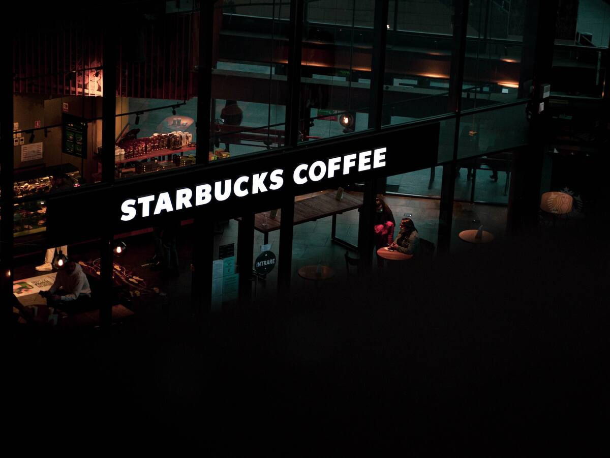 Starbucks lanza NFTs para dar incentivos y recompensas a sus usuarios