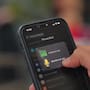 Cómo verificar qué aplicaciones acceden a la cámara y micrófono de tu teléfono y cómo revocar esos permisos